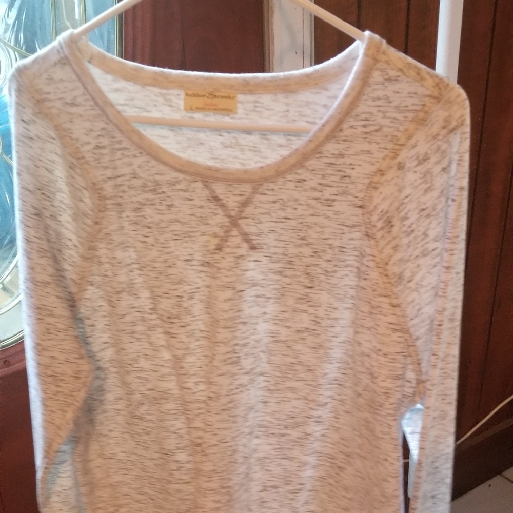 White/Gray Long-Sleeved Shirt